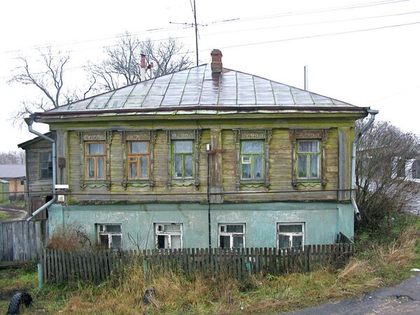 A crumbling wooden house in Suzdal - Sputnik International