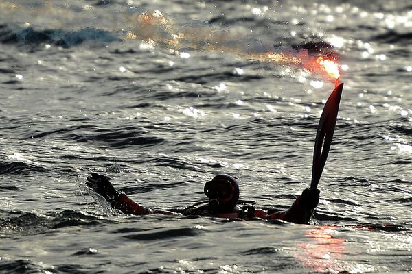 The Sochi 2014 Olympic flame was taken on an underwater relay - Sputnik International