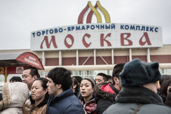 Hundreds of people were taken to police stations on Monday after a sweep at a market - Sputnik International