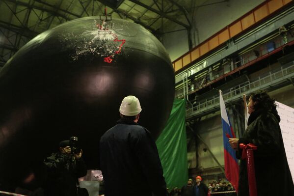 Russia Floats Out ‘Stealth’ Submarine - Sputnik International