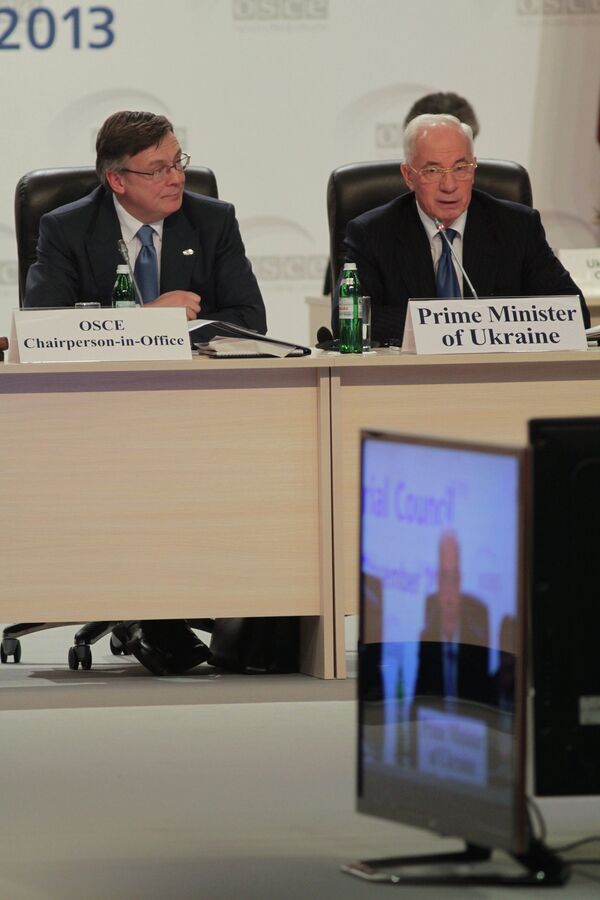 Ukrainian Foreign Minister Leonid Kozhara and Prime Minister Mykola Azarov - Sputnik International