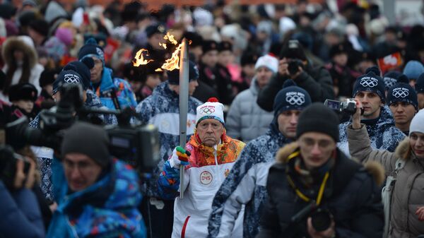 Alexander Kaptarenko taking part in the olympic torch relay in Novosibirsk - Sputnik International