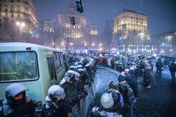 Interior Ministry troops near the Kiev City Hall, Dec. 10, 2013 - Sputnik International