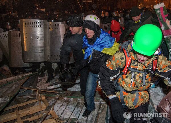Removing Protesters’ Barricades in Kiev - Sputnik International