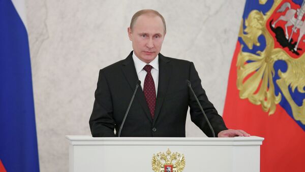 Vladimir Putin reading out his annual state-of-the-nation address - Sputnik International