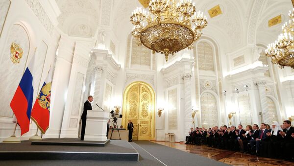 Vladimir Putin (R) reading out his annual State of the Nation address - Sputnik International