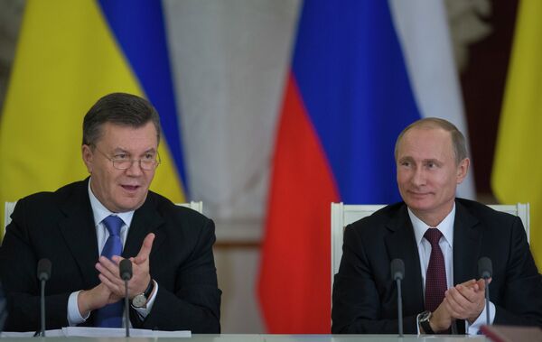 Ukrainian President Viktor Yanukoyvch and Russian President Vladimir Putin - Sputnik International