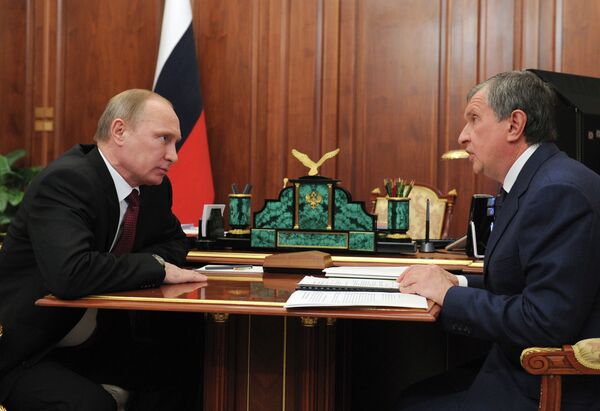 Vladimir Putin and Igor Sechin - Sputnik International