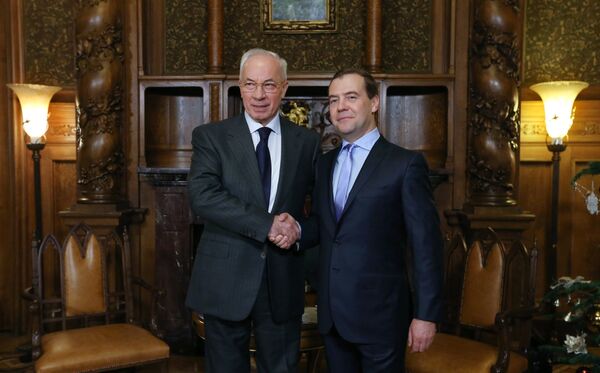 Russian Prime Minister Dmitry Medvedev with his Ukrainian counterpart Prime Minister Mykola Azarov - Sputnik International