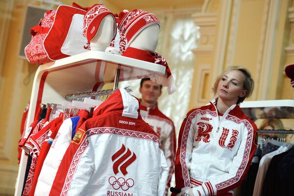 Host nation Russia unveiled its Olympic team’s uniforms Thursday at a shopping center on Red Square - Sputnik International