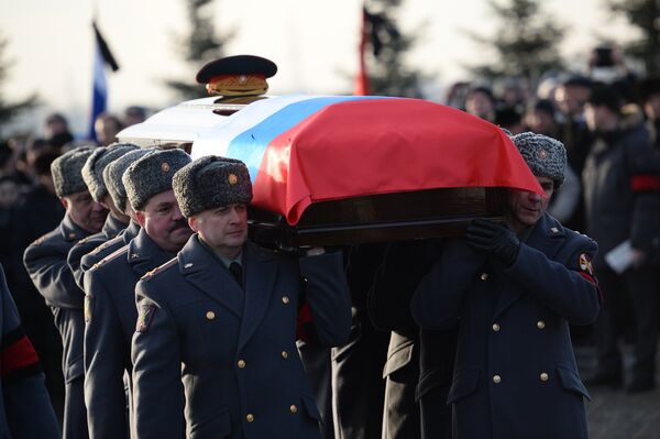 Mikhail Kalashnikov was buried Friday at a new military cemetery outside Moscow - Sputnik International