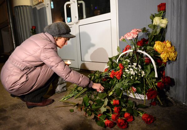 People outside the representative office of Volgograd Region in Moscow during a memorial event for the victims of the terrorist attacks in Volgograd. - Sputnik International