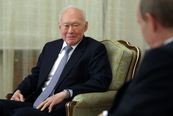Lee Kuan Yew meeting Vladimir Putin in Sep. 2009 (archive) - Sputnik International