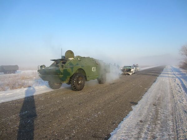 Russian Woman Rams Armored Vehicle - Sputnik International