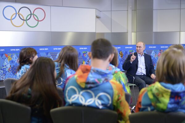 Vladimir Putin at a meeting with Olympic volunteers in the mountain village of Krasnaya Polyana - Sputnik International