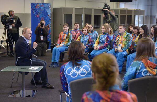 Vladimir Putin at a meeting with Olympic volunteers in the mountain village of Krasnaya Polyana - Sputnik International