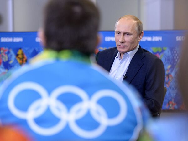 Russian President Vladimir Putin at the meeting with volunteers at Sochi Olympic Games, January 17, 2013 - Sputnik International