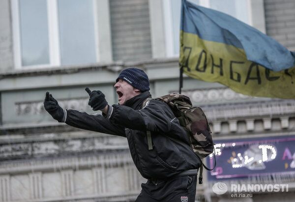 Street Violence in Kiev: Molotov Cocktails, Stones and Fireworks - Sputnik International