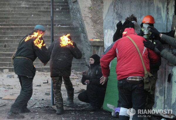 Street Violence in Kiev: Molotov Cocktails, Stones and Fireworks - Sputnik International