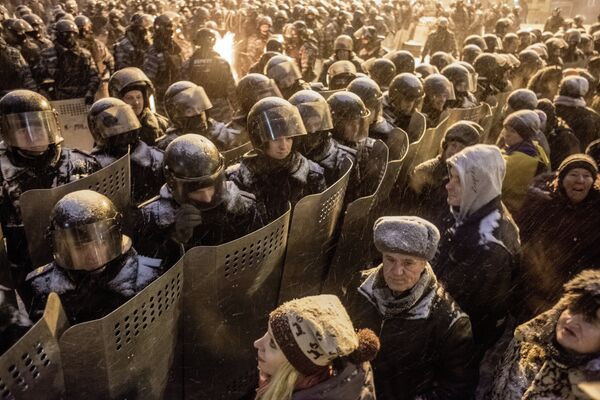 Ukraine saw its worst street violence since anti-government demonstrations began in November - Sputnik International