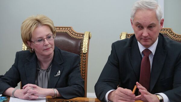 Russian Health Minister Veronika Skvortsova (left) at a meeting with Vladimir Putin in his Novo-Ogarevo residence, January 21, 2014 - Sputnik International