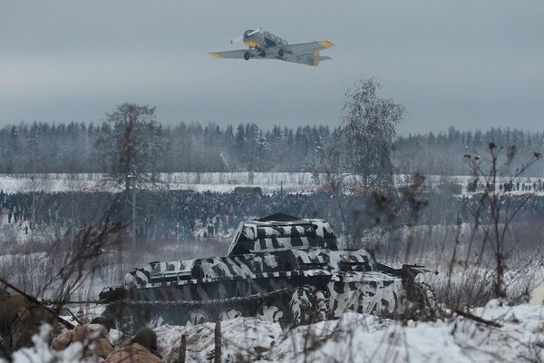 Breaking the blockade 70 years on: aircraft, tanks and 400 re-enactors - Sputnik International