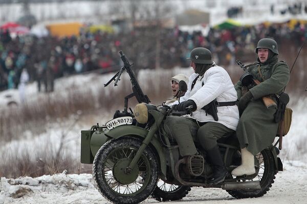 Breaking the blockade 70 years on: aircraft, tanks and 400 re-enactors - Sputnik International