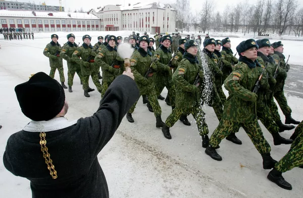 “With God’s grace, the institute of military priesthood is being revived. According to the Defense Ministry it has a positive influence on the morale of the military,” Patriarch Kirill said. - Sputnik International