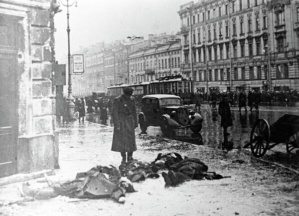 Leningrad's Nevsky Prospekt after shelling by German artillery - Sputnik International