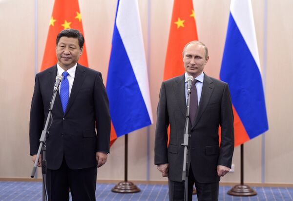 Russian President Vladimir Putin (R) and his Chinese counterpart Xi Jinping (L) - Sputnik International