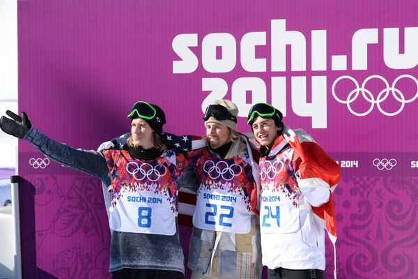 First Sochi Gold Medal Goes to US Snowboarder Kotsenburg, center - Sputnik International