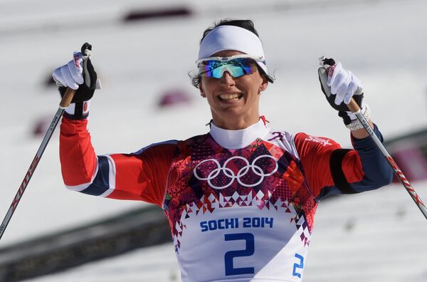 Norway’s Bjoergen Wins Cross-Country Skiathlon Gold in Sochi - Sputnik International