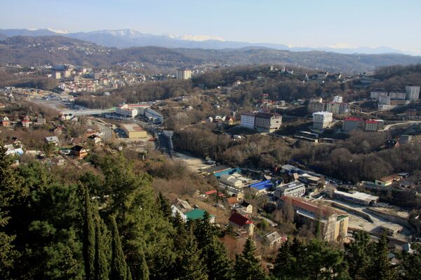View from the tower at the top of the arboretum, with a panorama of Sochi suburbs and the Caucasus mountains. - Sputnik International