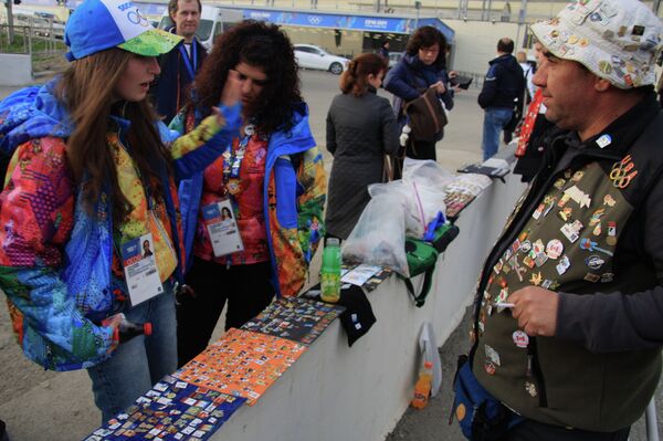 Ioannis Ioannidis, 42, trading pins with some Olympic volunteers. He says he is happy to exchange pins “for a kiss, for a hug, [or] for fun.”  - Sputnik International