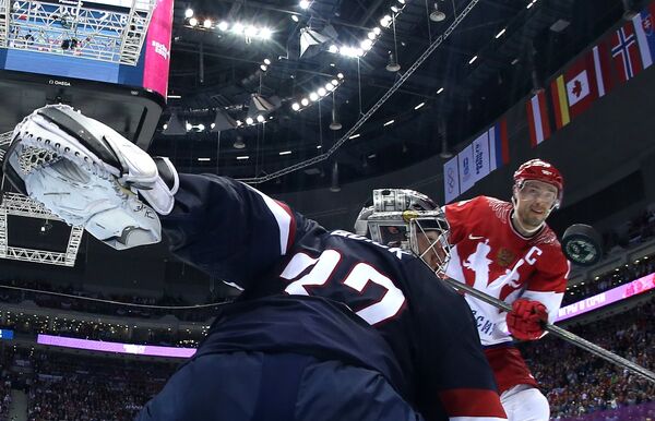 Pavel Datsyuk of Russia scores a goal past US goalie Jonathan Quick during a group stage match at the Sochi 2014 Winter Olympics - Sputnik International