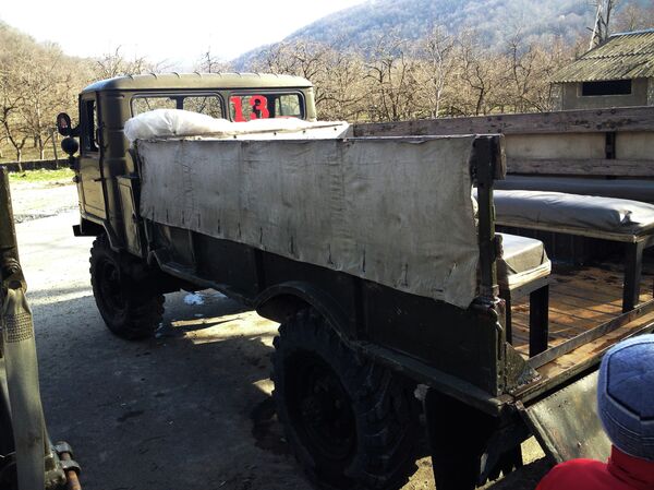 One of the trucks used to ferry tourists over the Shakhe River. One of the trucks used to ferry tourists over the Shakhe River. - Sputnik International