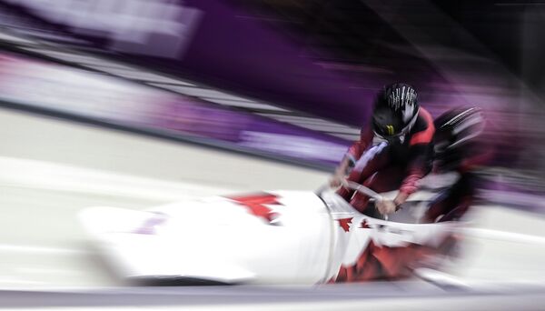 Canada Steals Women's Olympic Bobsled Gold From US - Sputnik International