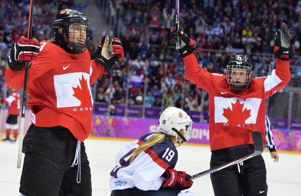Canada retains Olympic women’s hockey gold with comeback win over US - Sputnik International