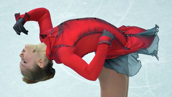 Young figure skating stars, Yuzuru Hanyu of Japan and Yulia Lipnitskaya of Russia, will make this season debut on the ice during the Cup of China on Friday. - Sputnik International