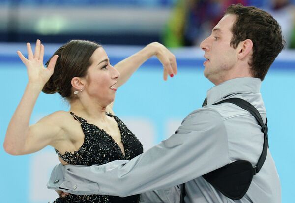 US skating pair Marissa Castelli and Simon Shnapir in their Bond-inspired outfits US skating pair Marissa Castelli and Simon Shnapir in their Bond-inspired outfits - Sputnik International