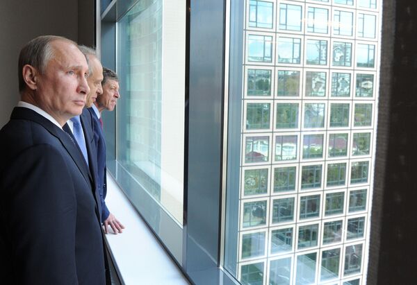 Russian President Vladimir Putin visiting the campus of the Olympic University in Sochi. September 2013 - Sputnik International