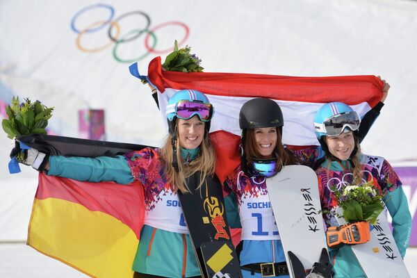 Olympics: Dujmovits Clinches Stunning Comeback Gold in Snowboard Slalom - Sputnik International