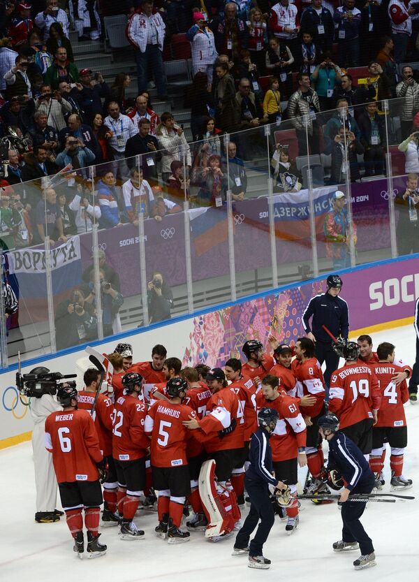 Crosby Inspires Canada to Beat Sweden for Olympic Hockey Gold - Sputnik International