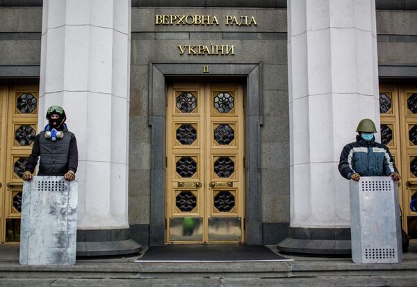 Opposition supporters guarding the entrance to Ukraine's Verkhovna Rada building in Kiev. - Sputnik International