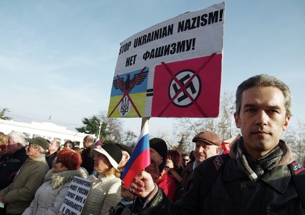 Participants of a pro-Russian rally in Sevastopol carrying Stop Ukrainian nazism posters - Sputnik International