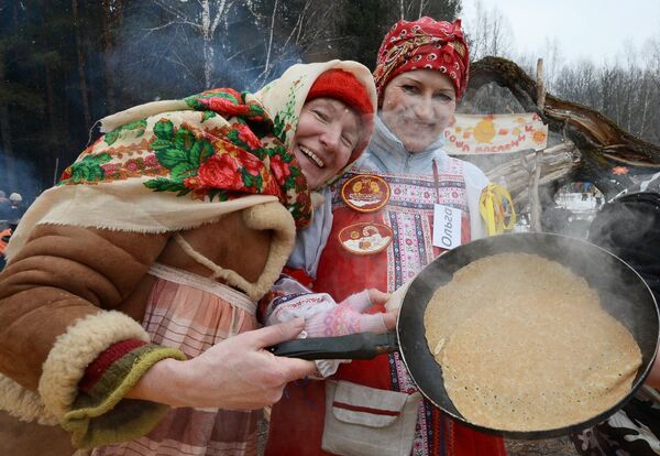 Pancake Week Festival: Pancakes, Capturing a Snow Fortress and Pillow Fights - Sputnik International