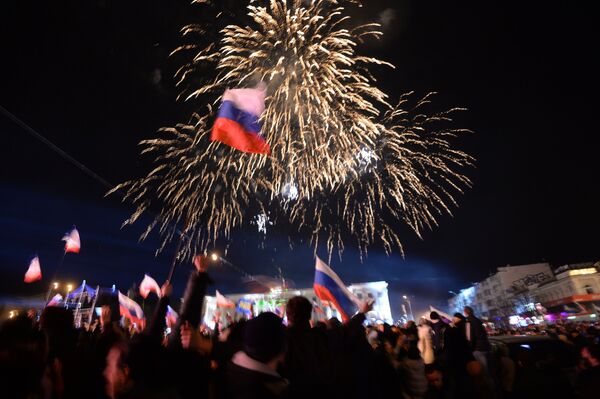 Russians Overwhelmingly Support Crimea Joining Russia – Poll - Sputnik International