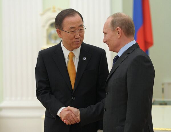 UN chief Ban Ki-moon (L) and Russian President Vladimir Putin - Sputnik International