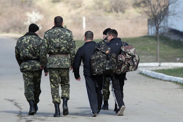 2,000 out of 18,000 Ukrainian Troops to Leave Crimea - Sputnik International