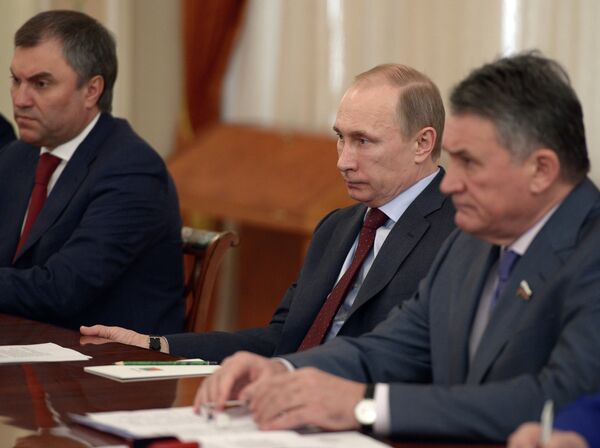 Putin: Russians Should Be Safeguarded from Extremism During 'Color Revolutions' - Sputnik International